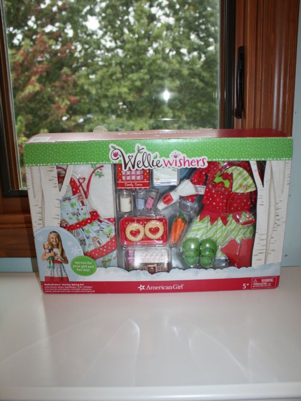 New In Box Retired American Girl Wellie Wishers Holiday Baking Doll Play Set